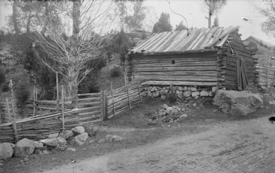 Hölada o gärdesgård. Tagna runt 1910.

Bysmedjan vid Västra Grinderum i Frödinge socken