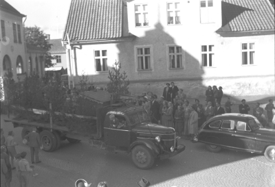 Barnens Dag, kortegen passerar Stadsbiblioteket