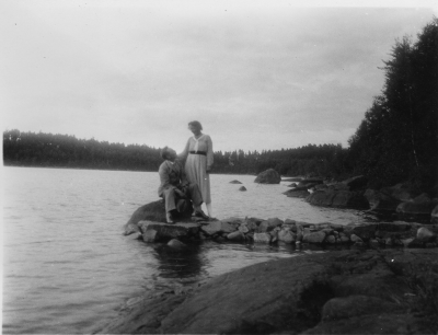 Erik och Olga utanför Gråehus

Dok.090625/SJ