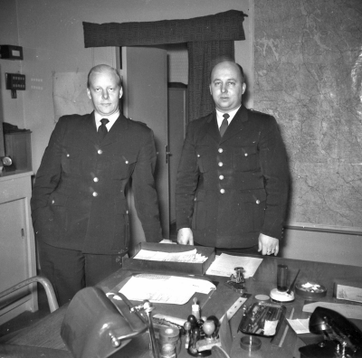 Polismännen från vänster
1) Sven Gunnarsson
2) Lage Hellqvist
1960-talet

Dok.110210/KG