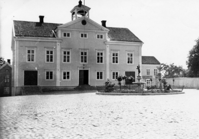 Rådhuset 1920-talet  Se brandstation i Rådhusets båda gavlar Vimmerby Rådhus Byggt 1824-25.   T.E.