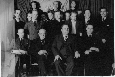 Vimmerby Fabriks och Hantverksförening. 1. Valter Wideén, 2. Albert Borgstrand, 3. Ivar Sandberg, 4. Olof Lindblad, 5. Paul Nilsson,8. Maj-Britt Gustafsson-Wiik, 9. Sonja Kask-Jansson, 14. Karl-Allan Sand, 15. Holm, 16. Vera Abrahamsson-Larsson, 17. Stig Larsson.