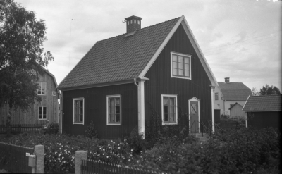 Ivar Sandbergs villa
jmfr 5066-5069, två olika villor som ser likadan ut.


Dok.070711/RS