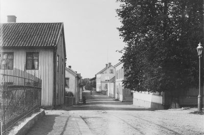 Till vänster Museét Näktergalen.  