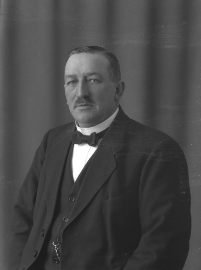 Nämndeman Carlsson



Dok.080422/RS