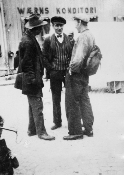 1.  Axel Hörberg 3.  Algot i  "Svartkärret".  