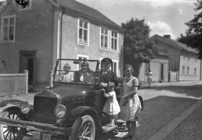 Familjen Lund, från Stockholm på besök i Vimmerby. 



Dok.070711/RS