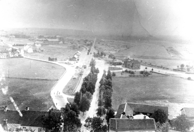 Från kyrktornet  år 1913. T.E. (nästan som en flygbild)
Järnvägsstation