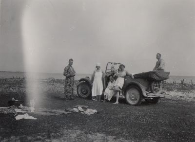 "Gula Faran" i Högby, Sandvik, Öland 1936.
Erik, Olga, Sigrid, Hans-Göran, Jane, Gretel, Gustaf-Adolf Wahlberg

Dok.090701/SJ