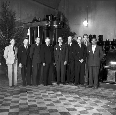 Från höger Bero Pettersson, Pelle Olsson, Einar Larsson, Folke Johansson, Harry Elg, "Uggla" Karlsson, Holger Jeansson, Baddy Folke och Hilding Pettersson
Vimmerby Elektricitetsverk
