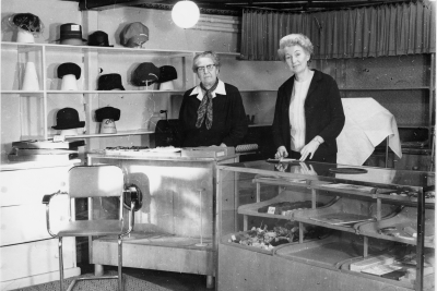 Från vänster Fru Astrid Bälter- Olsson, Britta Bälter.  