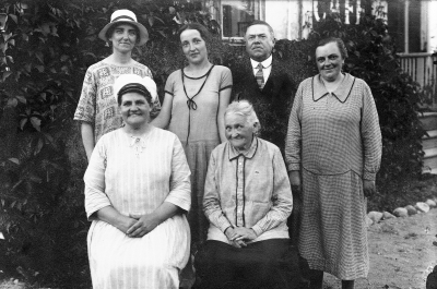 Stående från  vänster 2. Sara Strömmert.   Sittande från vänster   2. Hilma Söderholm.      