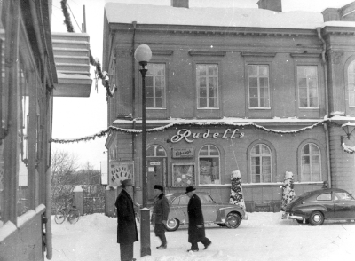 Rudells Skoaffär i Stadshotellets byggnad under byggnadstiden av Lundbergska huset 1957-1958   T.E.