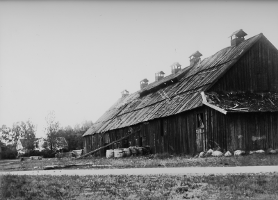 Småland Rumskulla sn  Wentzelholm Glashyttan (Färgare) Peter Wide) Foto: Peter Wide, Sundsvall 10/8 1902  Ur Kalmar läns museums arkiv neg. nr A 8727.                                                                   