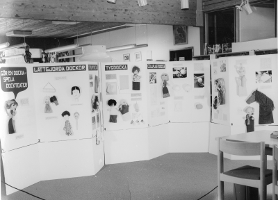 Dockutställning på biblioteket 1978. T.E. 
