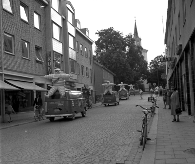 Michelin gör reklam
- Sevedegatan -

Dok.111020/KG