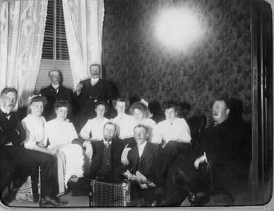 Dans på lilla salongen 1908.     