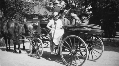 Ytternora vilohem en söndag i juli
Fröken Jönsson, Fröken Ahlborg, Fröken Wahlkvist, 

Dok.090630/SJ