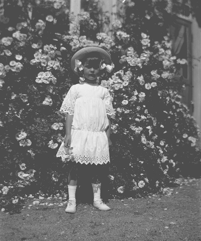 Elsa Blomberg hälsar på i Solliden 