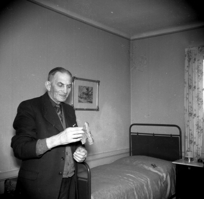 Max Hofher " Trollerikonstnär "

Dok.110615/KG