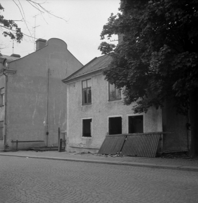 Storgatan

Storgatan 7. Flygers gård i förgrunden. Till höger Skomakare Anders Westerbergs hus. Revs när H.S.B. byggdes 1963.   T.E.

Dok.110414/KG

