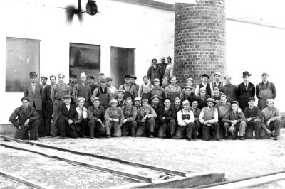 Vimmerby Byggnadssnickerier.  1. Gustav Hermansson  2. Josef  Andersson   4. Tore Isberg, Disp.    8. Gylnar Karlson  9. Lunda Andersson  17. Sven Johansson   21. Karl-Erik Lundin  22. John Andersson   24. Bille Leijon  25. Erik Wång  26. Jörgen Karlsson  27. Elis Stjärnström  28. Gösta Karlson  29. Anders Anderson  33. Valter Lind  34. Sven Lind  35. Jean Kolm  36. Filip  3.  Allan Anderson  38. Martin Tambour  39. Olle Berg  40. Axel Svensson   42. Erik Gustafson  43. Arne Andersson  44.  Alf Rapp  45. Bert Hermansson  47. Karl Palmér     