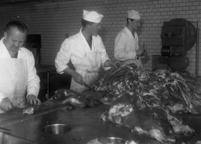 Slakteriet ÖAF
Styckare i arbete
Sture Fredén t.v.

Dok.100527/KG