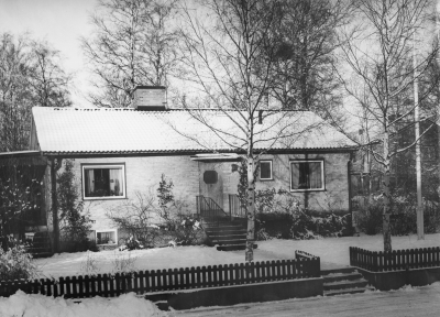 Baldersgatan 3. Ägare, Arne Andersson, snickare. Fru Viola, barnen Leif, Agneta och Gunilla.