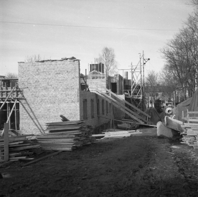 Sjukstugan
Kronikerhemmet
Sjukstugan bygges 1951-52. T.E.

Dok.110221/KG

