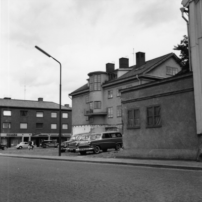 Baksidan till nuvarande Cityhuset
Tomten i korsningen Sevedegatan / Kyrkogårdsgatan Domus byggs här 

Dok.100601/KG