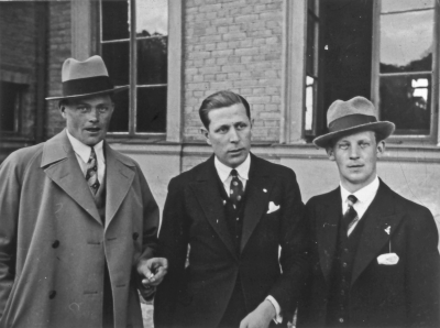 Från vänster  1. Ejnar Lindblom, trädgårdsmästare  2. Arne Sköldborg, bilförsäljare  3. Torsten Johansson brevbärare ( sedan gift med Britta Fast ) .

100119/KG