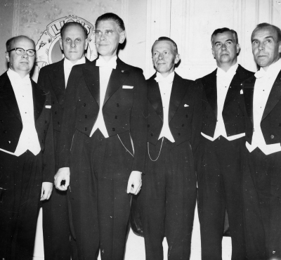 Från vänster  1. Pontus Grönkvist, köpman. 2. Åke Odin disponent. 3. Erik Westerberg, kassör. 4. Valter Wideen ( rörfirma ). 5. Lennart Wenström, köpman. 6. Hans-Birger Karlsson, köpman  Vimmerby.  