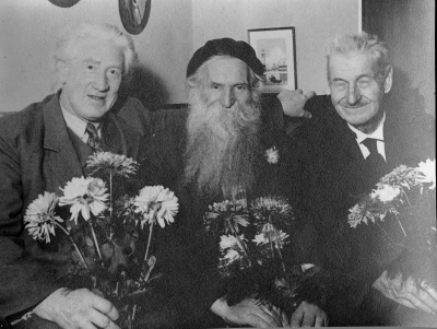 Pelle Näver,  "Stålfarfar" Gustav Håkansson, och Victor Haak.  