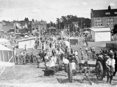 Vimmerby Hantverksutställning 1952,  i förgrunden Försvarsutställningen T.E.
