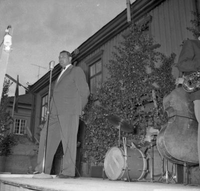 Vimmerby dansar och ler

Dok.110407/KG
