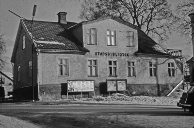 Stadsbibliotek f d Rektorsgården
Drottninggatan / Storgatan

090331/KG