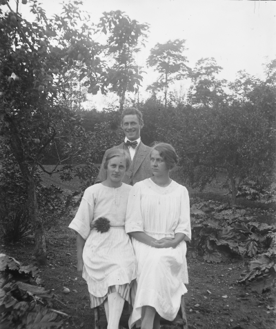 Hällebacka 

Många av bilderna i mappen Hällebacka kan lika gärna vara tagna kring Lidhem Locknevi.