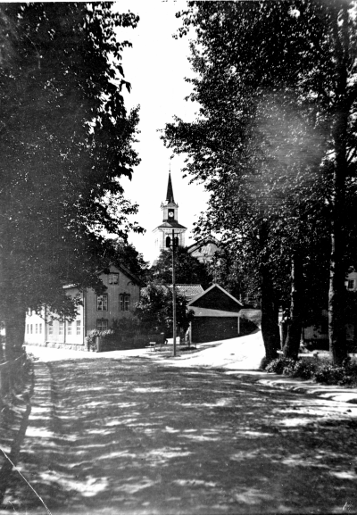 Storgatan och Kampbacken, 1920-talet. Utfarten åt Västervik ( sommarbild ).   T.E.