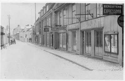 Bilder från Bergstens som drev både åkeri och leksaksaffär. 

Vissa av bilderna publicerade i kategorin Adderade bilder 2021