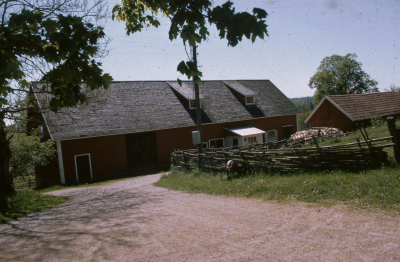 Ladugård/loge med sticktak  

090511/KG
