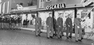 Hemvärnet, Helge Ringholm med flagga,  Vimmerby.  