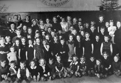 1 Liljeblad 2 Liljeblad 3 Dovy Johansson 4 Ankarman ( gift ) 5 Liljeblad 6 Magnusson 7 Rut Andersson - Ahlkvist 8 Anna-Lisa Wenström 9 Per-Uno Johansson 10 Eivor Johansson 11  12 Leni Cederfeldt 13 Greta Grönbäck 14 Gun-Britt Gustavsson 15  16  17  18 Sivert Rosin 19  20 Rune Söderkvist 21 Nilsson 22  23 Ulla Karlsson 24 Erik Johansson- Jalminger 25  26  27 Nils Karlsson - Cederteg 28 Nils Gustavsson 29 Nils Cederteg 30 Judit Lindgren 31 Hultenheim 32  33 Lilly Pettersson 34 Ulla-Britt Gustavsson 35 Ingrid Nyberg 36 Inger Karlsson 37 Mariann Liljeblad 38 Britt Carlsson 39  40 Mona Johansson 41  42  43 Roland Magnusson 44 Gunvor Rosin 45 Lars Karlsson 46 Vesta Johansson 47 Barbro Widstrand 48 Ulla-Britt Pettersson 49  50 Nyström 51 Britt Österman 52  53  54 Per Johansson - Jalminger 55 Ingrid Grönbäck 56 Hans Andersson 57 Inger Rosin 58 Violette Karle 59 Ann-Mari Holst 60 Ingrid Holst 61 Nils Johansson 62 Lissi Eek 63 Eivor Johansson 64  65 Mildred Karle´     Okänd