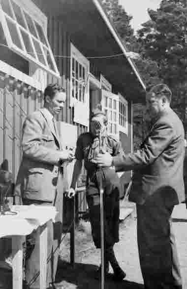 1. Sven Ekberg 2. Febe Nilsson.   