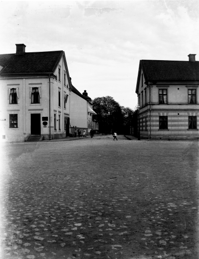 Gamla tingshuset till höger 
Torget 
Storgatan