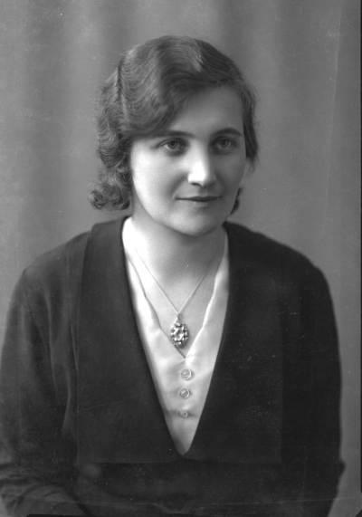 Jobbade i kassan på Stadshotellet.



Dok.080612/RS