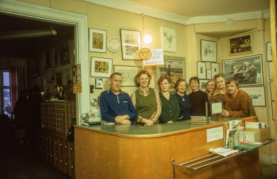 Personal på biblioteket 
Thorvald Eriksson, Lizzi Lindersson,  Jägarback,?, Margareta Josefsson, Mia Sevefalk, Eriksson, Sture Nilsson.

090401/KG