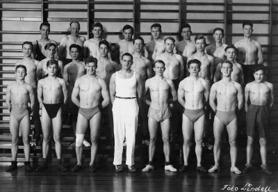 1. Harry Fransson, 2. Valter Wideén, 3. Putte Sjöqvist, 4. Paul Nilsson, 5. Bror Pettersson, 6. Kurt Pettersson, 7. Harry Liljeblad, 8. Alvar Liljegren, 9. Sven Liljeblad, 10. Karl - Allan  Sand, 11. Arne Gross, 12. Ture Karlsson (Sanglert), 13. Ebbe Bäckström, 14. Ragnar Ax, 15. Gunnar Fjelander, 16. Allan Andersson, 17. Petter Viden, 18. Sven Isberg, 19. Artur Lundberg, 20. Lage Andersson, 21. Birger Karlsson ( Douglas Karlsson ? ), 22. Erik Fjelander 23  24. Karl-Erik Rosell              