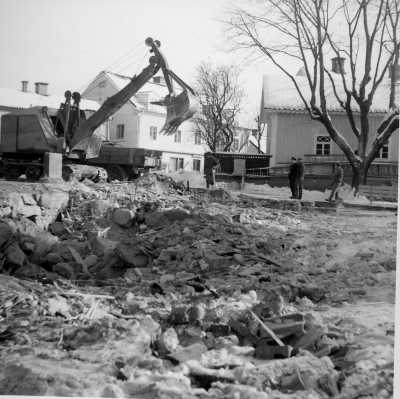 Huset vid Parkgatan 2 rev 1969 ägare var Ester Lindahl Mariannelund, såldes till staden som rev huset för att få större plats Taxi i bakgrunden Vaktmästare Lindströms hus.