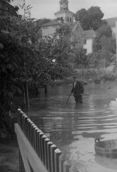 Tomtebo
Är tagna på baksidan av fastigheten Tomtebo som ligger vid korsningen av Östra Tullportsgatan och Garvaregatan. (Östra Tullportsgatan 1A)