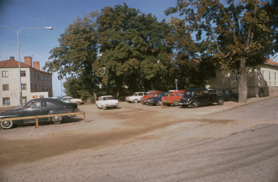 Bilparkering mellan Drottninggatan och Kampgatan 
Thornbergshuset

090402/KG